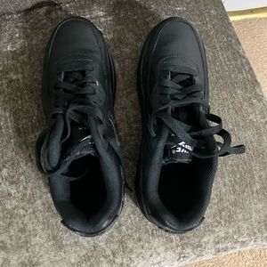 Nike AirMax 90 women or kids 7Y or 8.5 never worn new w/o tag